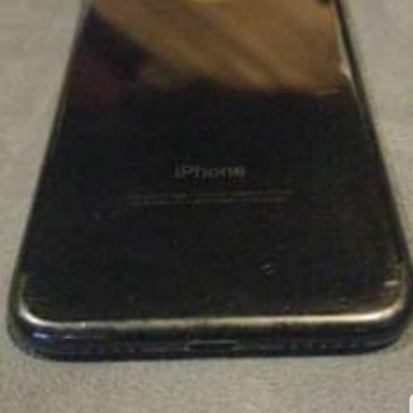 IPhone 7 64g unlocked - Picture 3 of 3